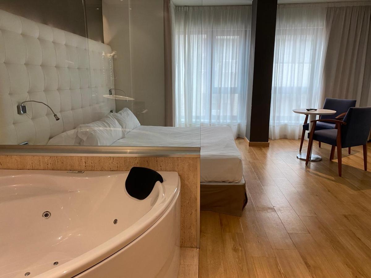 Duerming Longoria Plaza Hotel Oviedo Zewnętrze zdjęcie