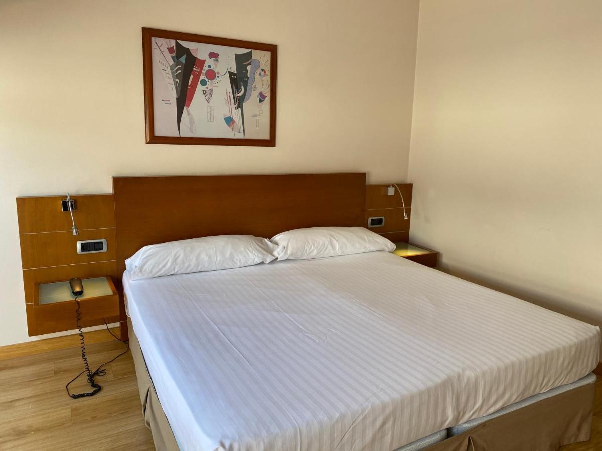 Duerming Longoria Plaza Hotel Oviedo Zewnętrze zdjęcie